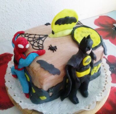 Batman-es, Pókemberes torta